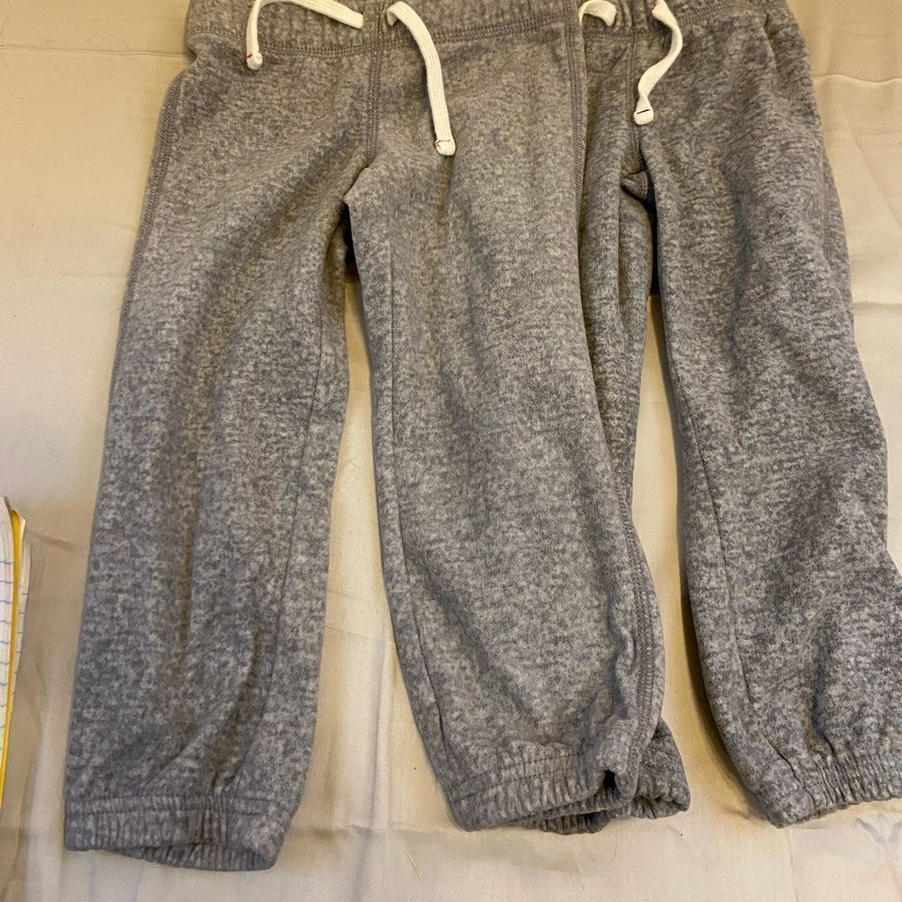 2 Carter’s Gray sweatshirt size‎ 2